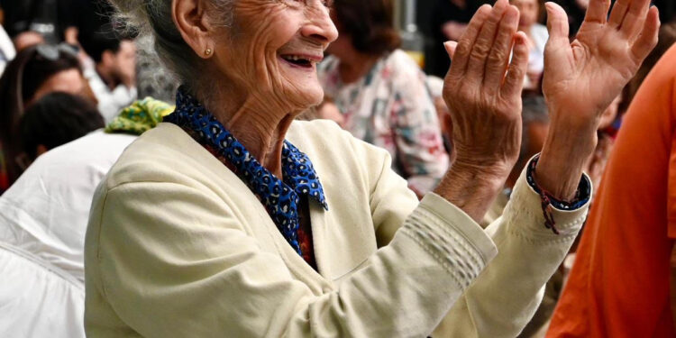 Gobierno de Santiago cierra el programa “Mayores por la Región”, pero fortalece la participación pública de los adultos mayores.