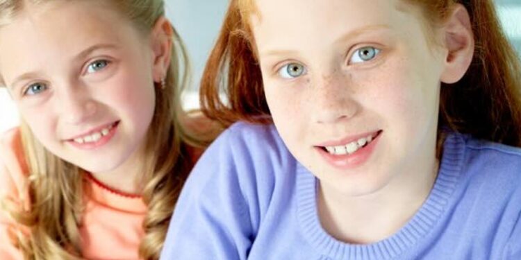 Niños bilingües en Chile crecen un 50% en 2025, según datos de Berlitz