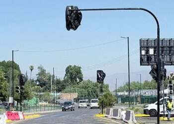 Nuevo semáforo será la principal entrada al mall de Chicureo.