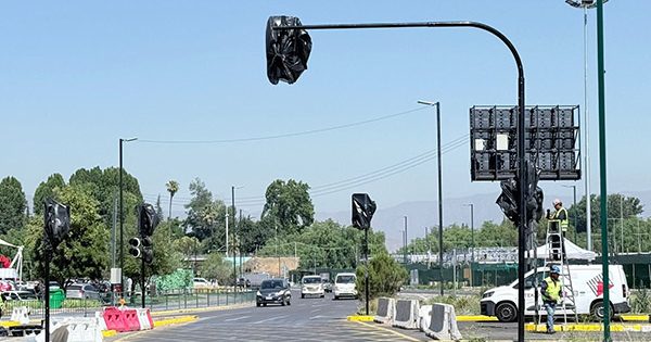 Nuevo semáforo será la principal entrada al mall de Chicureo.