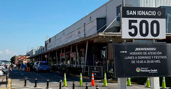 Asalto exprés en el Outlet Buenaventura: delincuentes armados escapan con un gran botín.