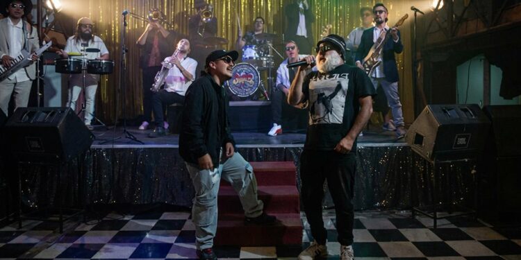 El Macha y Santaferia estrenan “Quiero morirme de viejo”, una colaboración que rinde homenaje a la música popular y al arte callejero.