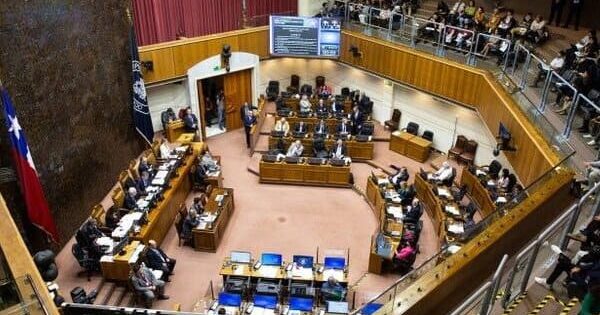 Declaran inadmisible proyecto que busca ponerle freno a los “supersueldos” en el Congreso.