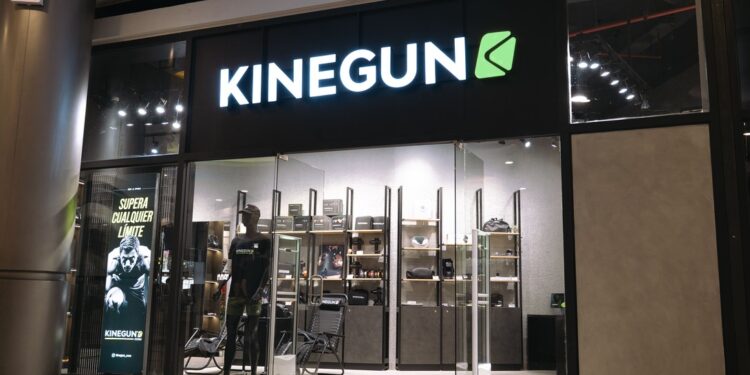 Kinegun abre su nueva tienda en Mall Sport y planea expandirse por la región en tecnología para el bienestar.