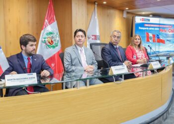 Chile y Perú avanzan hacia cielos abiertos con un acuerdo histórico que multiplicará las frecuencias de vuelos.