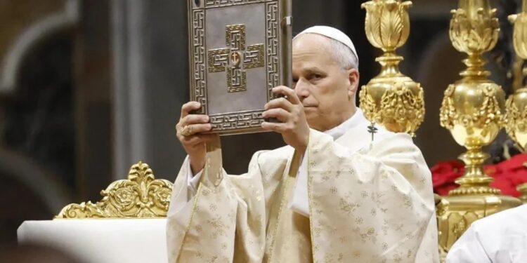 El Papa León XIV alerta en su última misa del año sobre «estrategias para conquistar territorios envueltas en discursos engañosos».