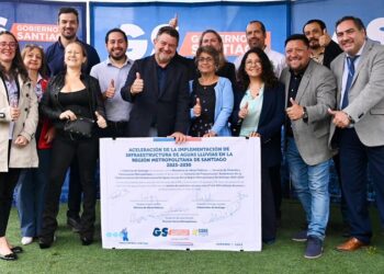 Gobierno de Santiago, MOP y SERVIU sellan pacto para apurar obras de drenaje de aguas lluvias en 10 comunas de la RM.