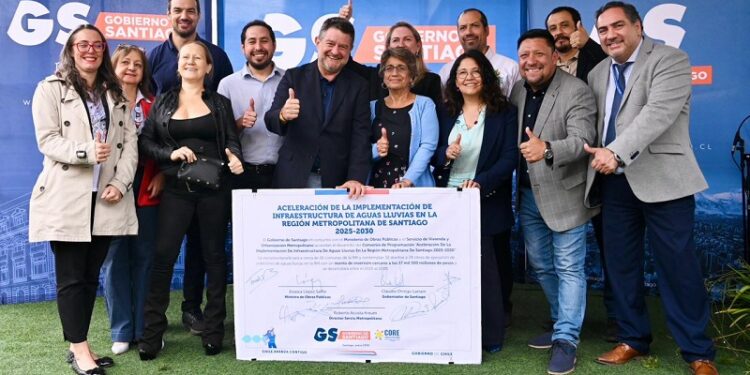 Gobierno de Santiago, MOP y SERVIU sellan pacto para apurar obras de drenaje de aguas lluvias en 10 comunas de la RM.