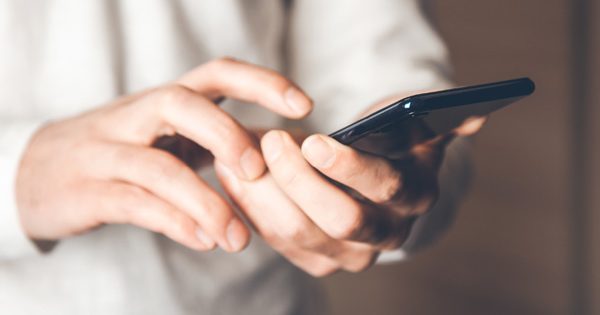 Cadem 5C: El 79% de los chilenos no responde llamadas con prefijo 600 y 809