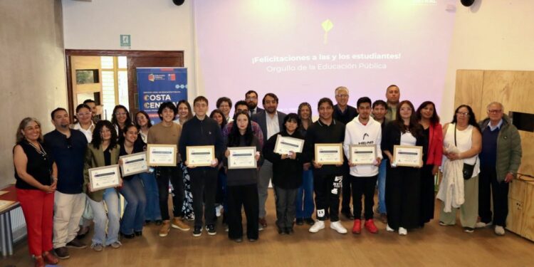 Veinte estudiantes de colegios públicos de Viña, Concón, Quintero y Puchuncaví fueron destacados por sus logros en la PAES.