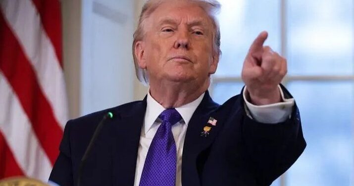 Donald Trump declara aranceles del 25% para todos los países que comercian con Irán.