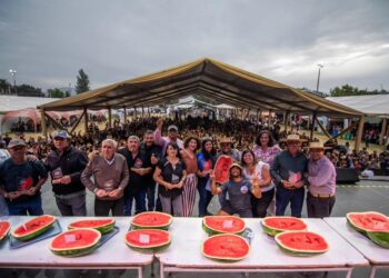 Thalía Valdivia se corona nuevamente como la reina de las sandías en la Expo Paine Rural 2026.