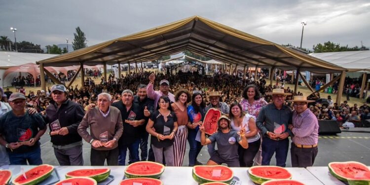 Thalía Valdivia se corona nuevamente como la reina de las sandías en la Expo Paine Rural 2026.