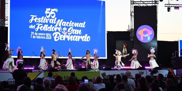 ¡Arrancó el 55º Festival Nacional del Folklore en San Bernardo!
