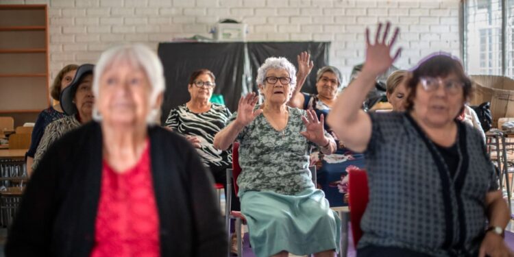 Huechuraba abre las inscripciones para la Escuela de Verano 2026 para la gente grande.