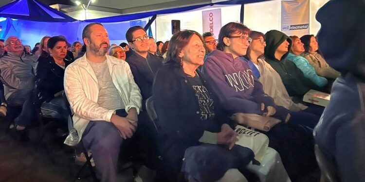 El Teatro al Aire Libre tuvo un exitoso comienzo con más de 300 asistentes en Rancagua.