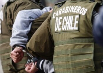 Detienen a hombre por violar el toque de queda en Laja, a pesar de tener una orden vigente.