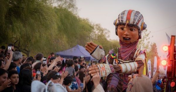 FITAM 2026 trajo el teatro a las calles de Lampa.