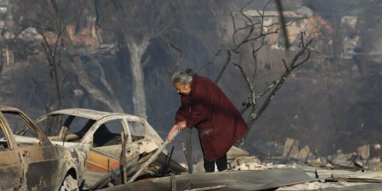 Fundación Las Rosas lanza campaña para ayudar a personas mayores damnificadas por incendios.