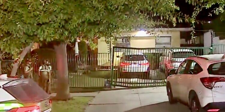 Hombre que fue baleado en el pecho al resistirse a un asalto en su hogar en Peñalolén se encuentra en estado crítico.