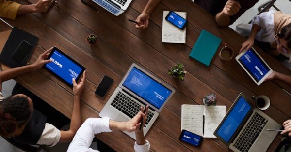 Las grandes marcas se juntan en nuevas alianzas digitales para aumentar la participación de los usuarios.