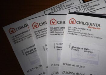 Los precios de la electricidad disminuirán tras la corrección del error tarifario por parte de la Comisión Nacional de Energía.