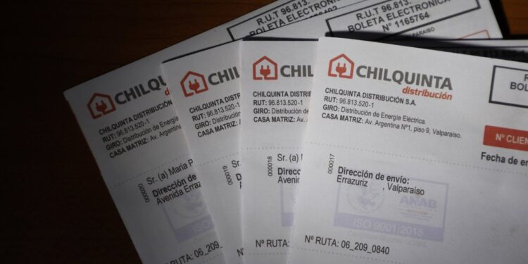 Los precios de la electricidad disminuirán tras la corrección del error tarifario por parte de la Comisión Nacional de Energía.