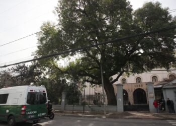 Un estudiante de 16 años que arrojó líquido acelerante a un docente del INBA fue puesto en internación provisoria.