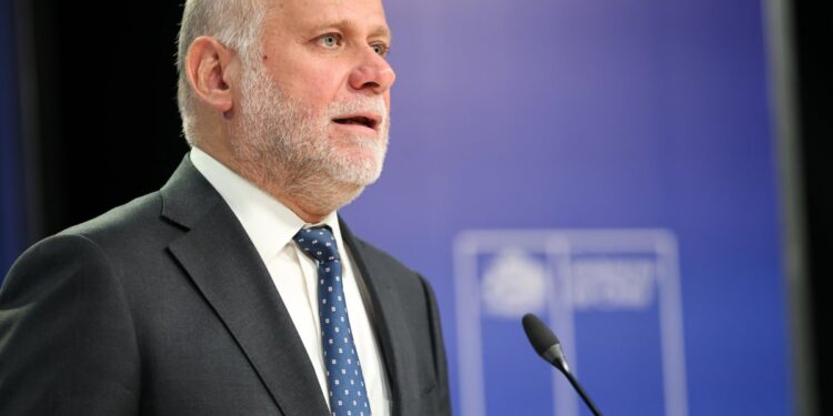 Elizalde resalta progresos en economía y seguridad en el contexto del cruce entre Boric y Kast.