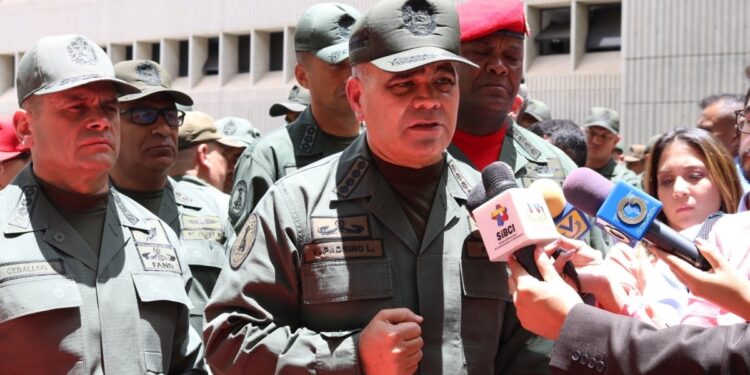 Padrino López reafirma el respaldo militar y la estabilidad gubernamental hacia Delcy Rodríguez.