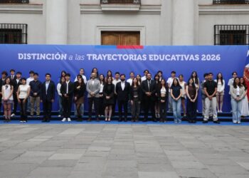 El Presidente Boric se reunió en La Moneda con estudiantes destacados por sus Trayectorias Educativas tras presentar la PAES.