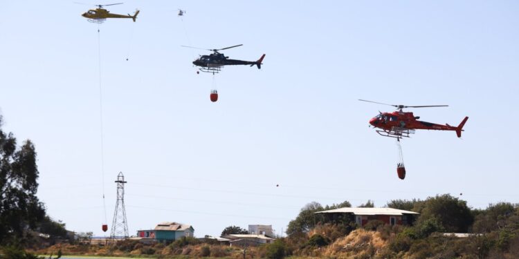 Se levanta la Alerta Roja y se establece una Alerta Amarilla en Valparaíso tras la contención del incendio en Laguna Verde.
