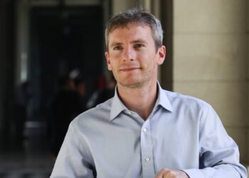 Presidente de Evópoli plantea dudas sobre el posible nombramiento de Carter en el Ministerio de Seguridad debido a su condición de senador electo.