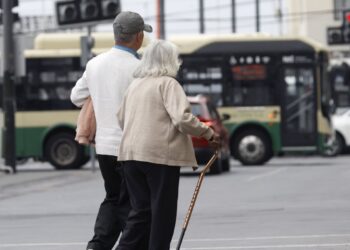 Cámara aprueba y envía al Senado proyecto que reduce las contribuciones para adultos mayores.