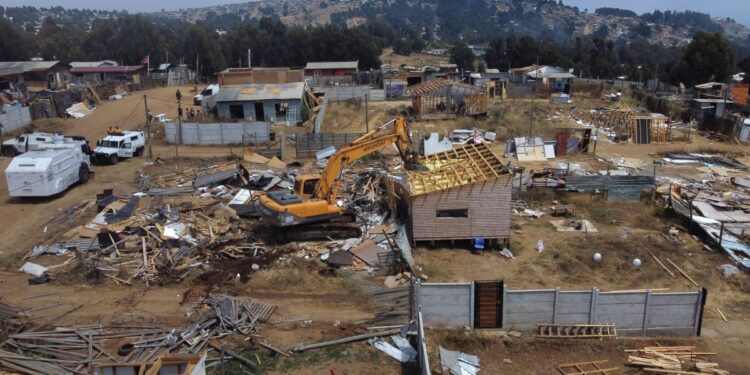 2,5 hectáreas vacías y aproximadamente el 80% de las casas destruidas en la primera etapa del desalojo de la megatoma en San Antonio.