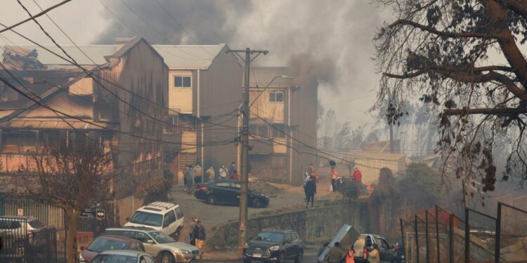 Emergencia por incendios forestales: se declara toque de queda en la Región del Biobío.
