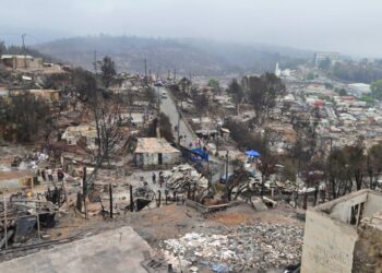 Alrededor de 2.100 viviendas han experimentado algún nivel de afectación debido a incendios forestales en Ñuble, Biobío y La Araucanía.