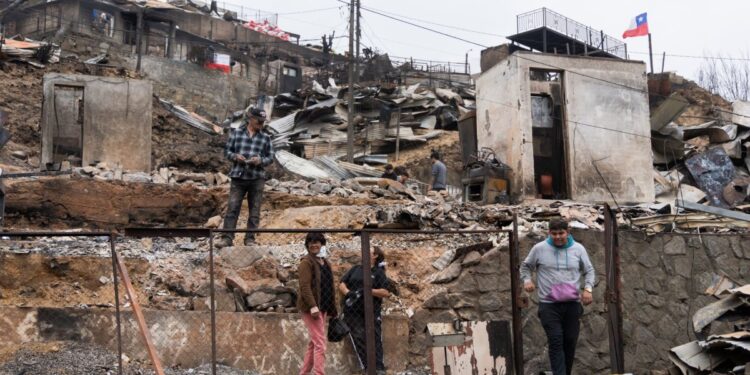 En Ñuble y Biobío, los incendios forestales han arrasado con 817 viviendas.