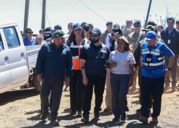 Presidente Boric visita el sector Lo Tato en Concepción para supervisar el progreso en la instalación de viviendas de emergencia tras los incendios.