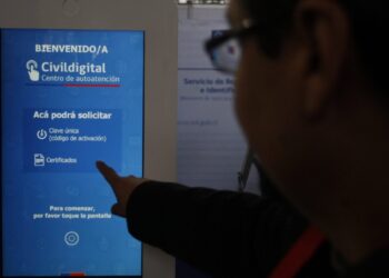 Diputados del Partido Republicano se presentarán en la Contraloría por la entrega de Claves Únicas a migrantes sin regularizar.