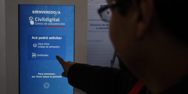 Diputados del Partido Republicano se presentarán en la Contraloría por la entrega de Claves Únicas a migrantes sin regularizar.