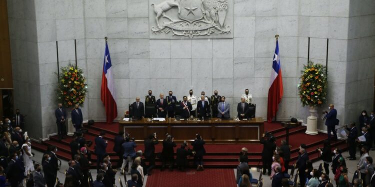 La reforma constitucional sugiere que el 11 de enero sea declarado como el día del traspaso de mando presidencial.