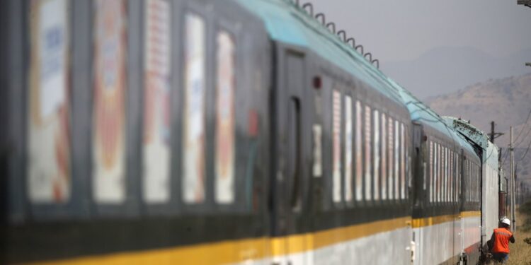 Región de O’Higgins: Persona pierde la vida al ser atropellada por un tren de pasajeros en Rengo.