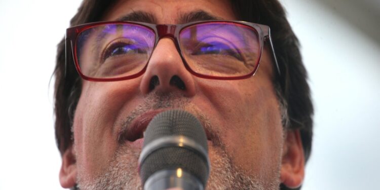 Daniel Jadue lanza duras críticas al Presidente Boric, acusándolo de «subordinarse» a Donald Trump y a Estados Unidos.