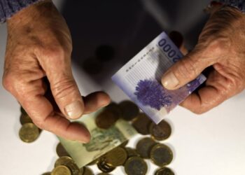 La Comisión para el Mercado Financiero identifica una reducción en la deuda y en la carga financiera de los hogares en nuestro país.