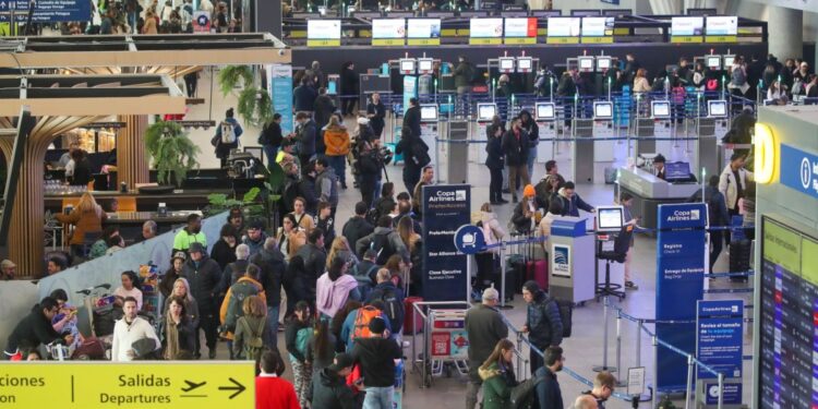 Tres ciudades planean construir nuevos aeropuertos para 2026 debido al aumento del tráfico aéreo.