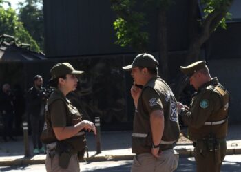 Hombre falleció tras ser apuñalado dentro de un cité en la comuna de Santiago.