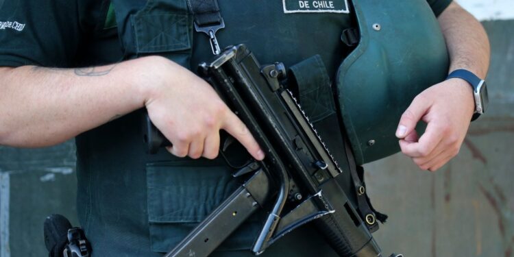 Interno es asesinado a puñaladas durante feroz pelea en la cárcel de Valdivia.