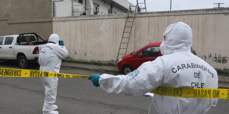 Arrestan a carabinera en servicio activo por su supuesta participación en un millonario robo a Brinks en Rancagua.