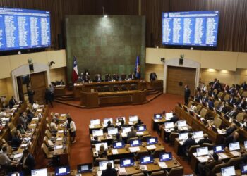 Cámara de Diputados envía a comisión mixta propuesta de marco regulatorio para optimizar la convivencia educativa.